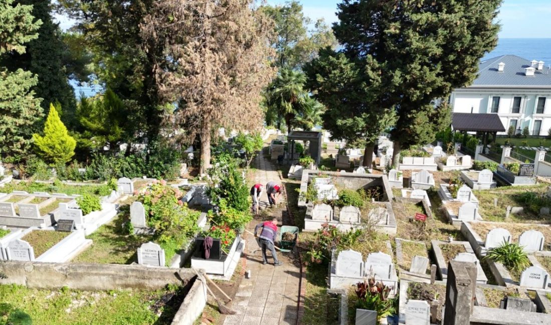 Ordu Büyükşehir Belediyesi, il genelindeki şehir mezarlıklarında periyodik aralıklarla gerçekleştirdiği