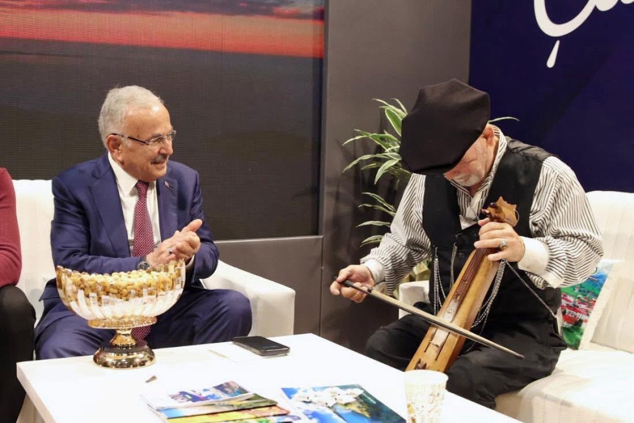 baskan guler e istanbul da sevgi seli 3