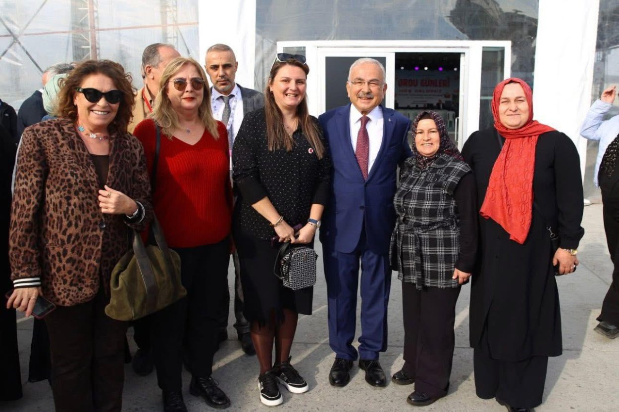baskan guler e istanbul da sevgi seli 6