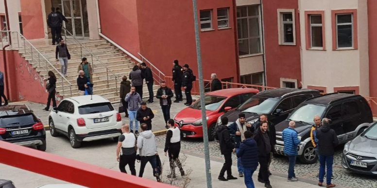 Üniversitesi’nde Rehine Krizi: Kadın Memur Silahlı Şüpheli Tarafından Rehin Alındı unuverstede rehine krizi