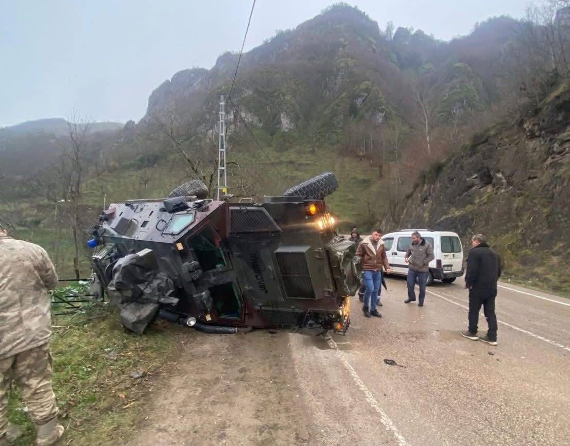 Kabataş–Fatsa Yolunda Askeri Zırhlı Araç ile Otomobil Çarpıştı: 1 Yaralı IMG 2034