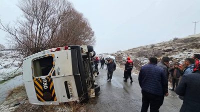 Sivas’ta sabah saatlerinde meydana gelen trafik kazasında, lise öğrencilerini taşıyan
