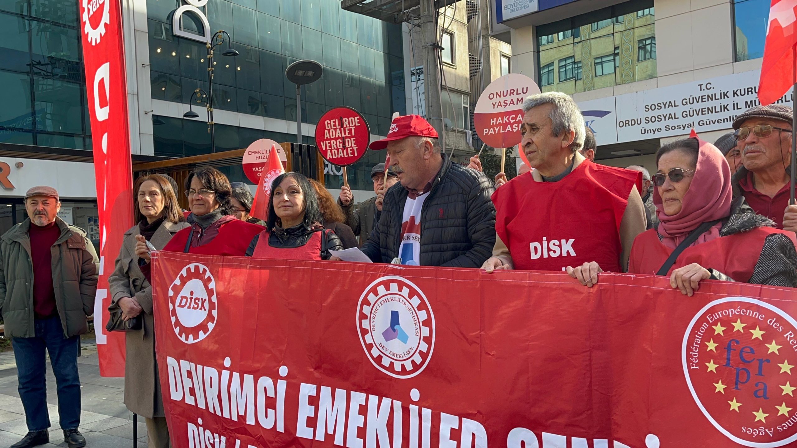 DİSK Emekli-Sen Ünye: “2026 Bütçesi Emekliyi Yoksulluğa Mahkûm Ediyor” 6dc95f52 d5bb 4521 8f4b fc2d88544562 scaled