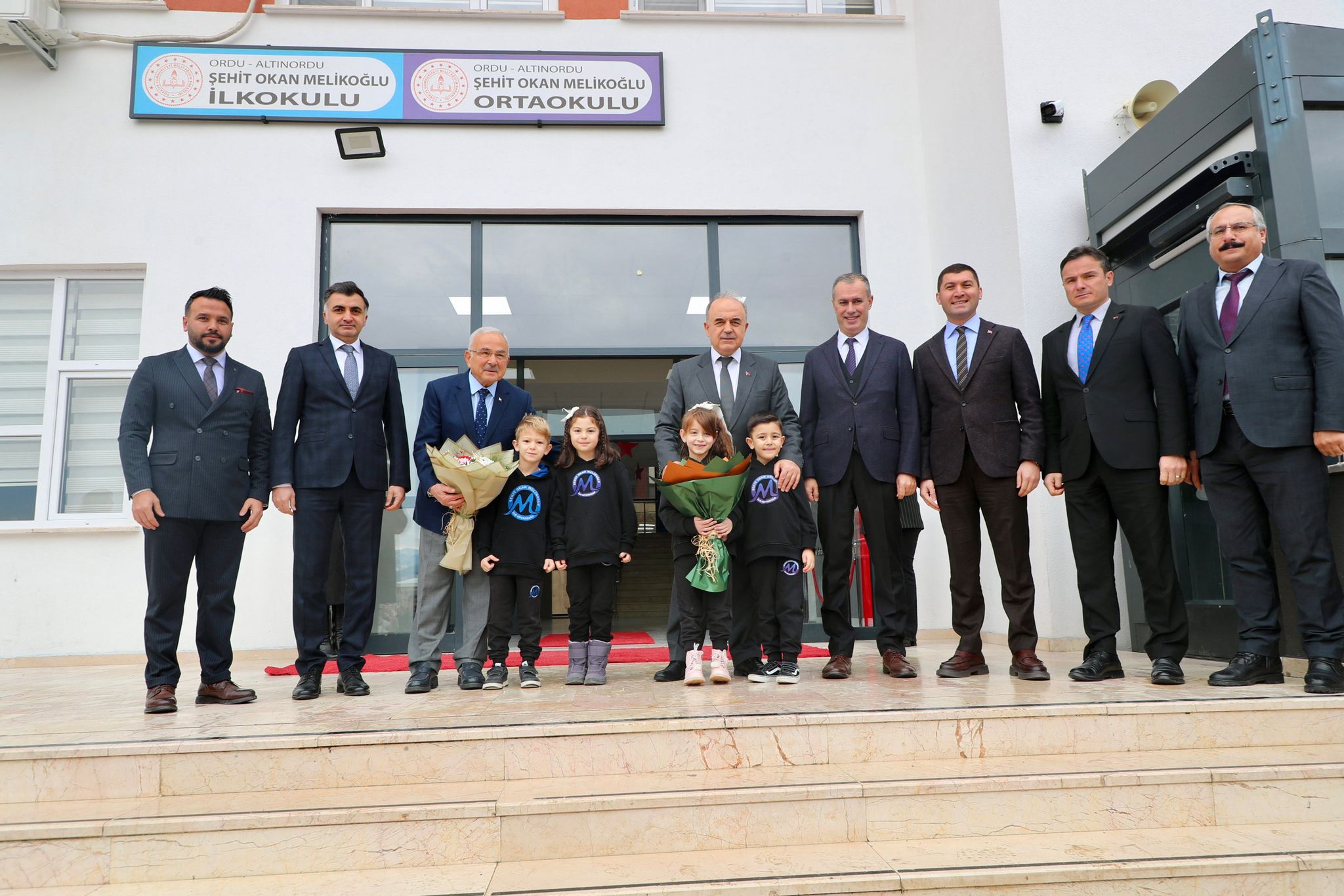 Vali Muammer Erol Öğrencilerin Karne Heyecanına Ortak Oldu IMG 3103 1