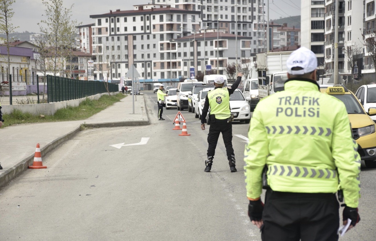 Ordu İl Emniyet Müdürlüğü, trafik kazalarını önlemek ve sürücüleri bilinçlendirmek