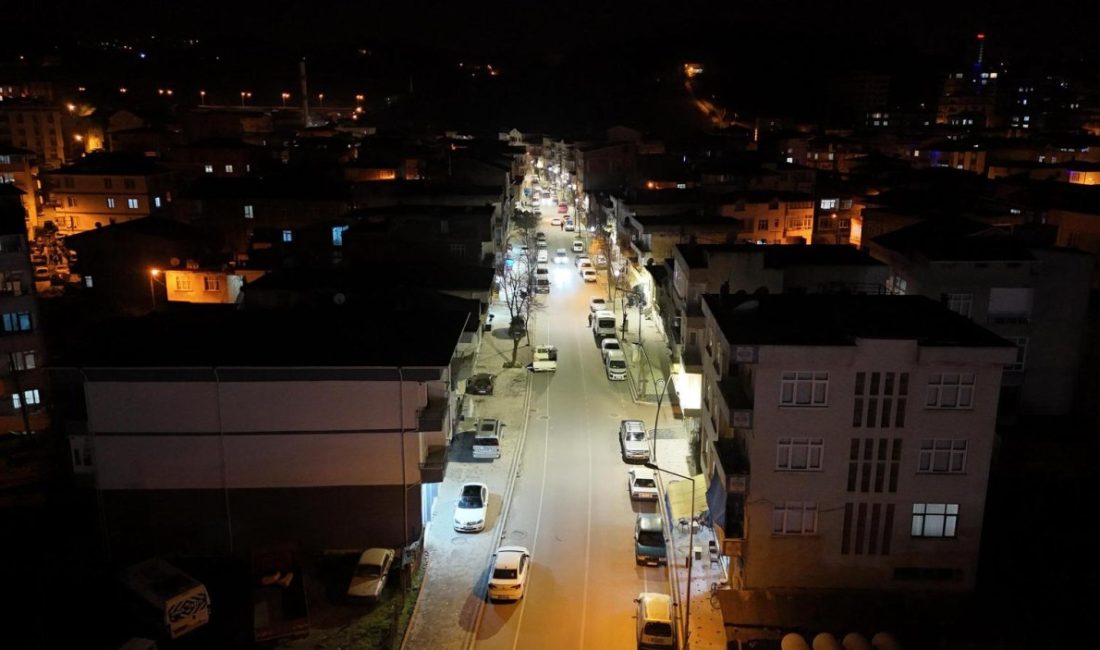 Ordu Büyükşehir Belediyesi, Ünye ilçesindeki Söğütlü Sokak’ı modern aydınlatmalarla donatarak