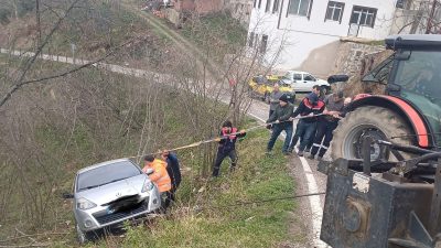 Ordu’da Şiddetli Fırtına Otomobili Fındık Bahçesine Sürükledi Kabadüz ilçesinde etkili