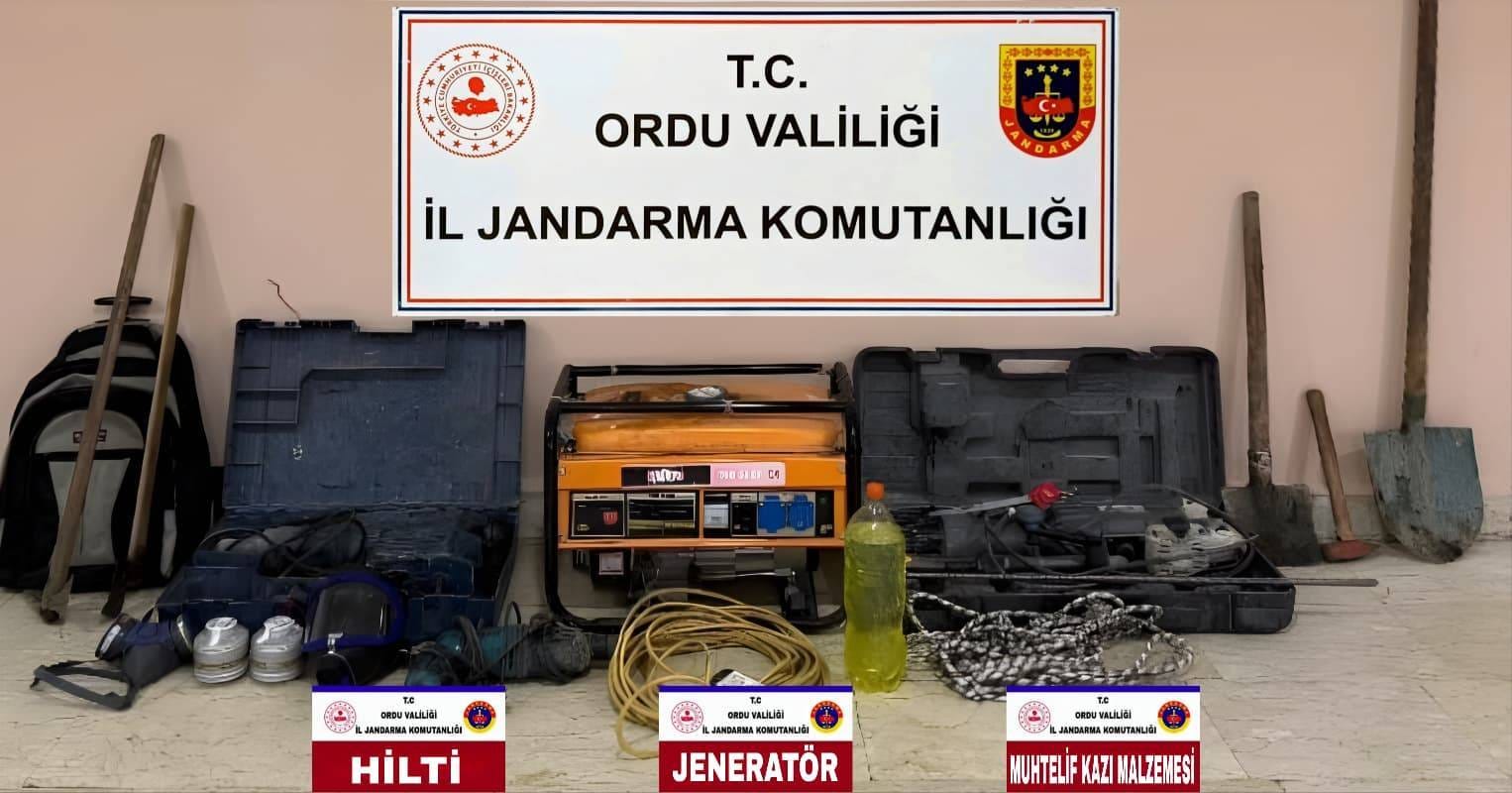 19 Baskın, 18 Gözaltı! Silah, Uyuşturucu ve Kaçak Ürünler Ele Geçirildi ordu il jandarma.jpg2