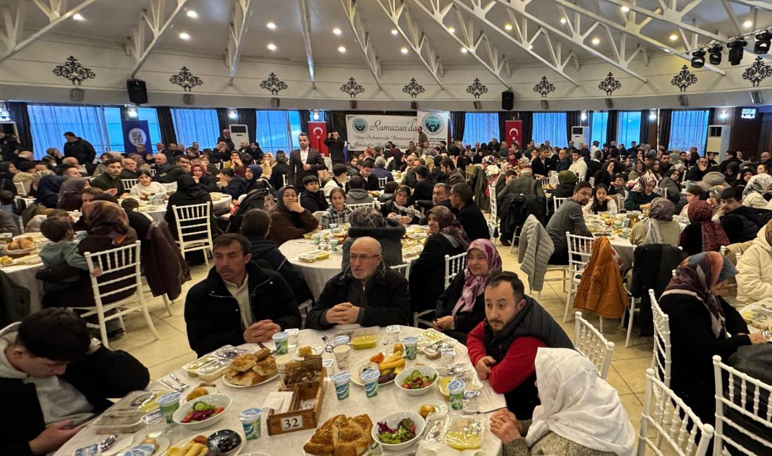 Ordu’nun Akkuş ilçesine bağlı mahallelerin dayanışmasını güçlendirmek amacıyla düzenlenen iftar