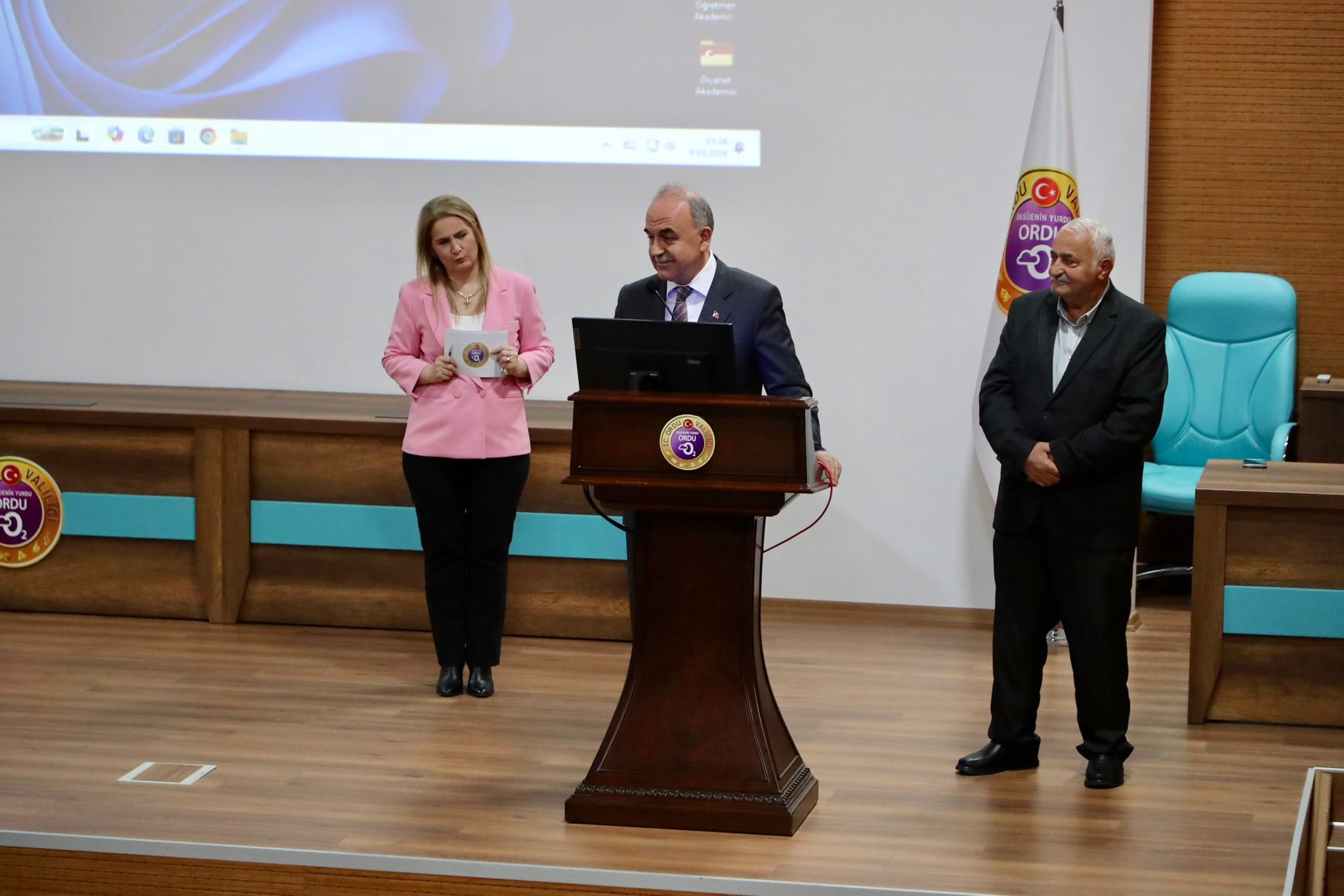 Vali Muammer Erol, 8 Mart Dünya Kadınlar Günü’nde Kadın Personelle Buluştu IMG 6533