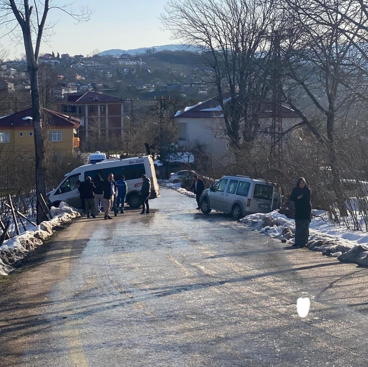 Korgan’da Öğrenci Servisi Kazası: Buzlanan Yolda Araçlar Çarpıştı WhatsApp Image 2026 03 12 at 10.21.46