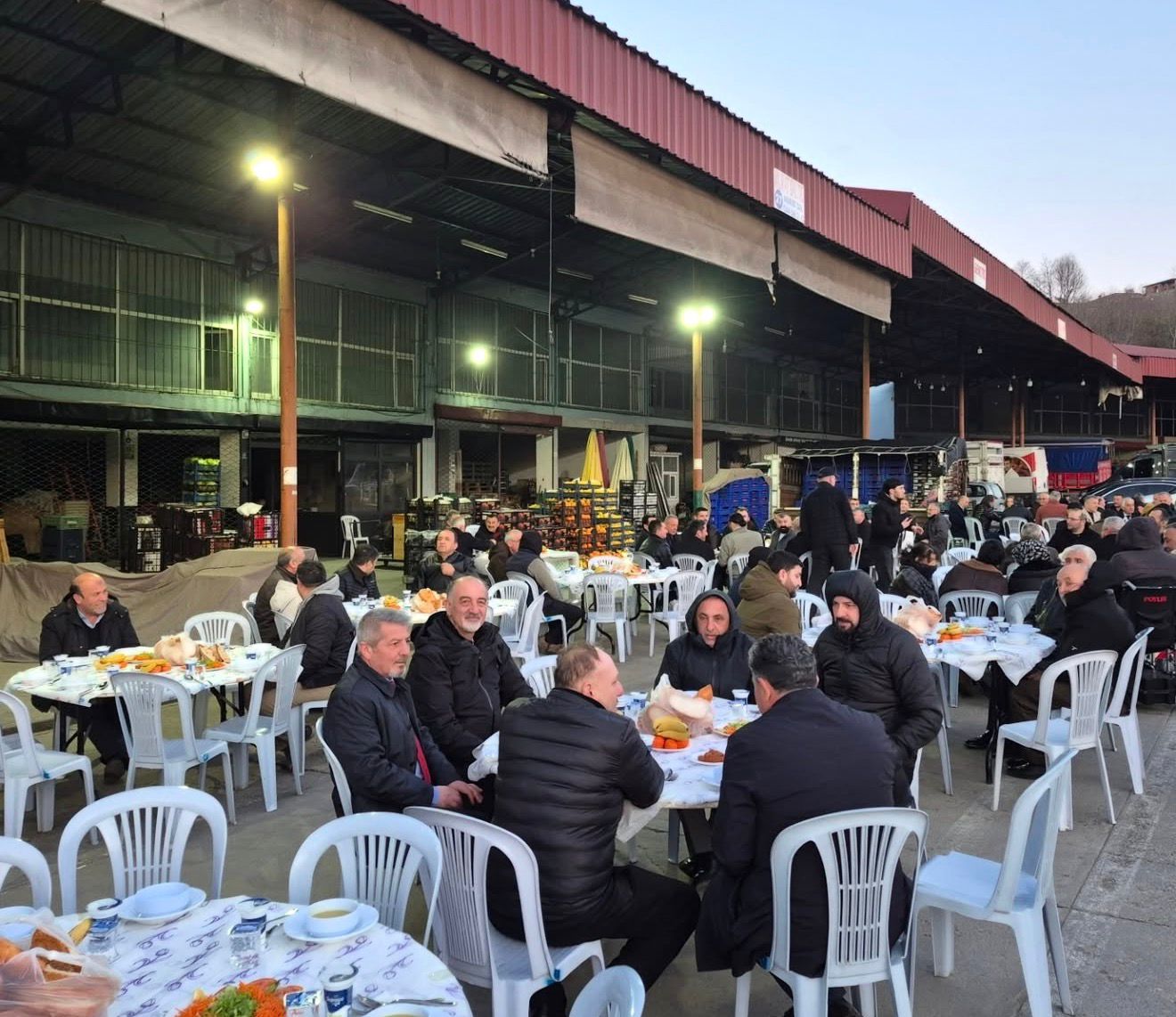 Ünye Sebze ve Meyve Komisyoncuları Derneği İftar Programında Başkan Murat Dal ile Birlik Mesajı WhatsApp Image 2026 03 13 at 00.34.19