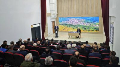 Akkuş Belediye Başkanı İsa Demirci, ilçedeki 44 mahalle muhtarıyla bir