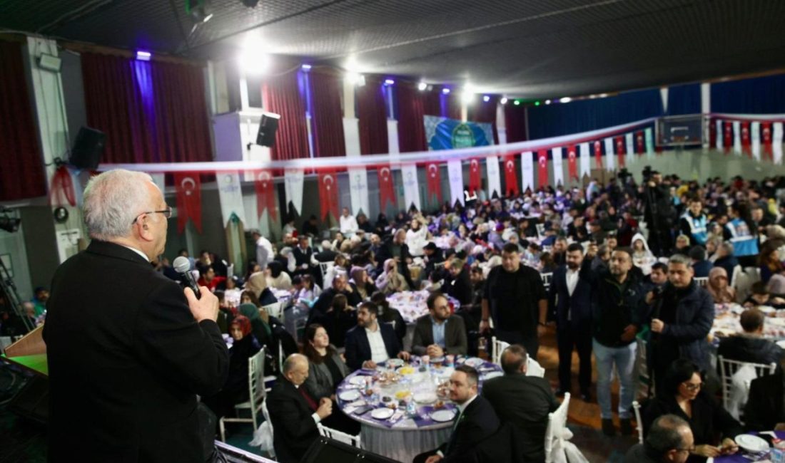 Ünye’de Ramazan Bereketi: Başkan Hilmi Güler Gönül Sofrasında Vatandaşla Buluştu