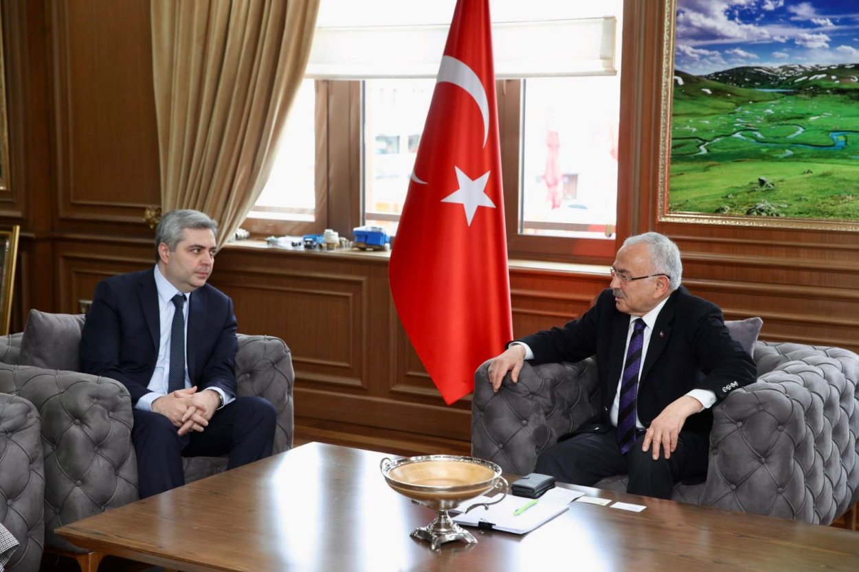 gurcistan in ankara buyukelcisi archil kalandia dan baskan guler e ziyaret 4564