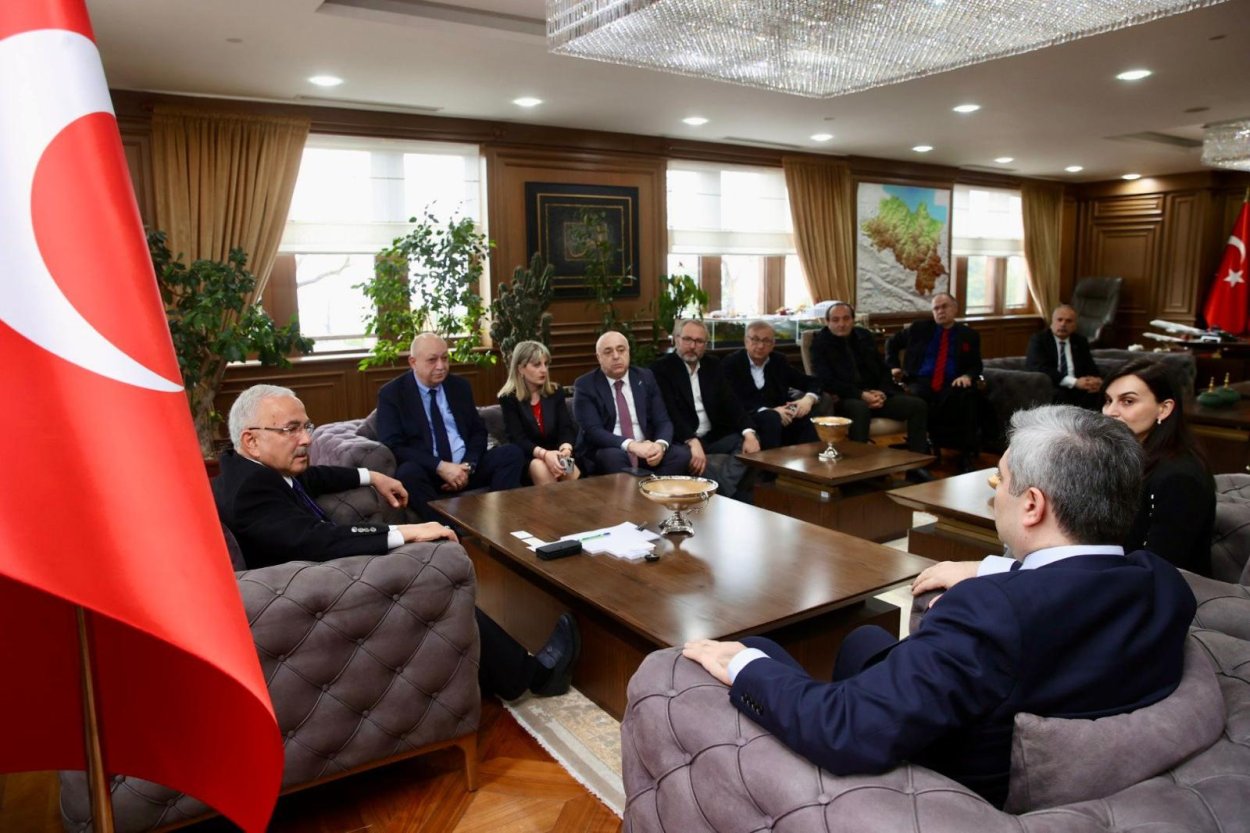 Karadeniz’de Yeni Ekonomi Hattı: Başkan Güler ve Gürcistan Büyükelçisi’nden İş Birliği Mesajı gurcistan in ankara buyukelcisi archil kalandia dan baskan guler e ziyaret 6719