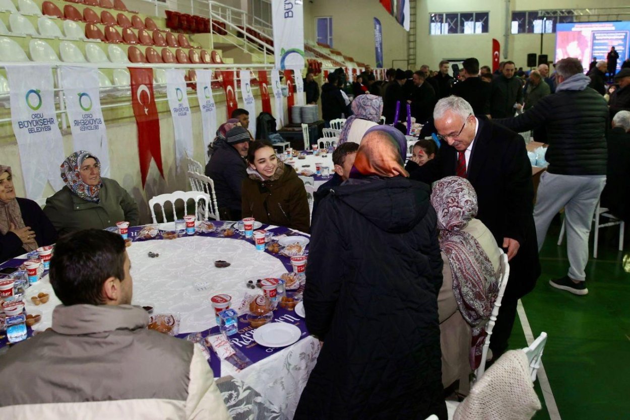 gurgentepe de yogun katilimli iftar 436