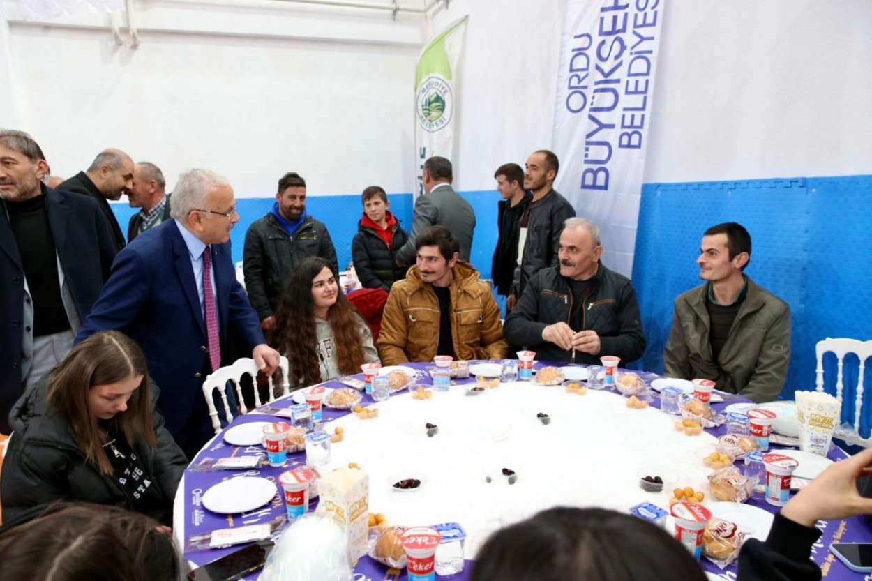 iftar sofrasi mesudiye de kuruldu 3126