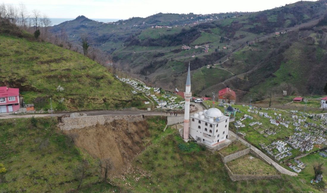 Gülyalı’da Ulaşım Güvenliği: Ambarcılı Grup Yolu Dev Duvarla Korunuyor Ordu