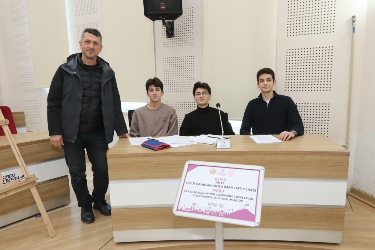 Gençlerin Fikir Düellosu Başladı: Ordu’da 30 Bin TL Ödüllü Münazara Yarışması! ordulu gencler fikirleriyle yarisiyor 9807
