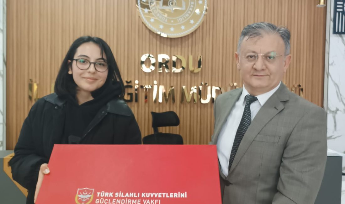 Ünye Arif Nihat Asya Kız Meslek Lisesi öğrencisi Gamzenur Kasırga,