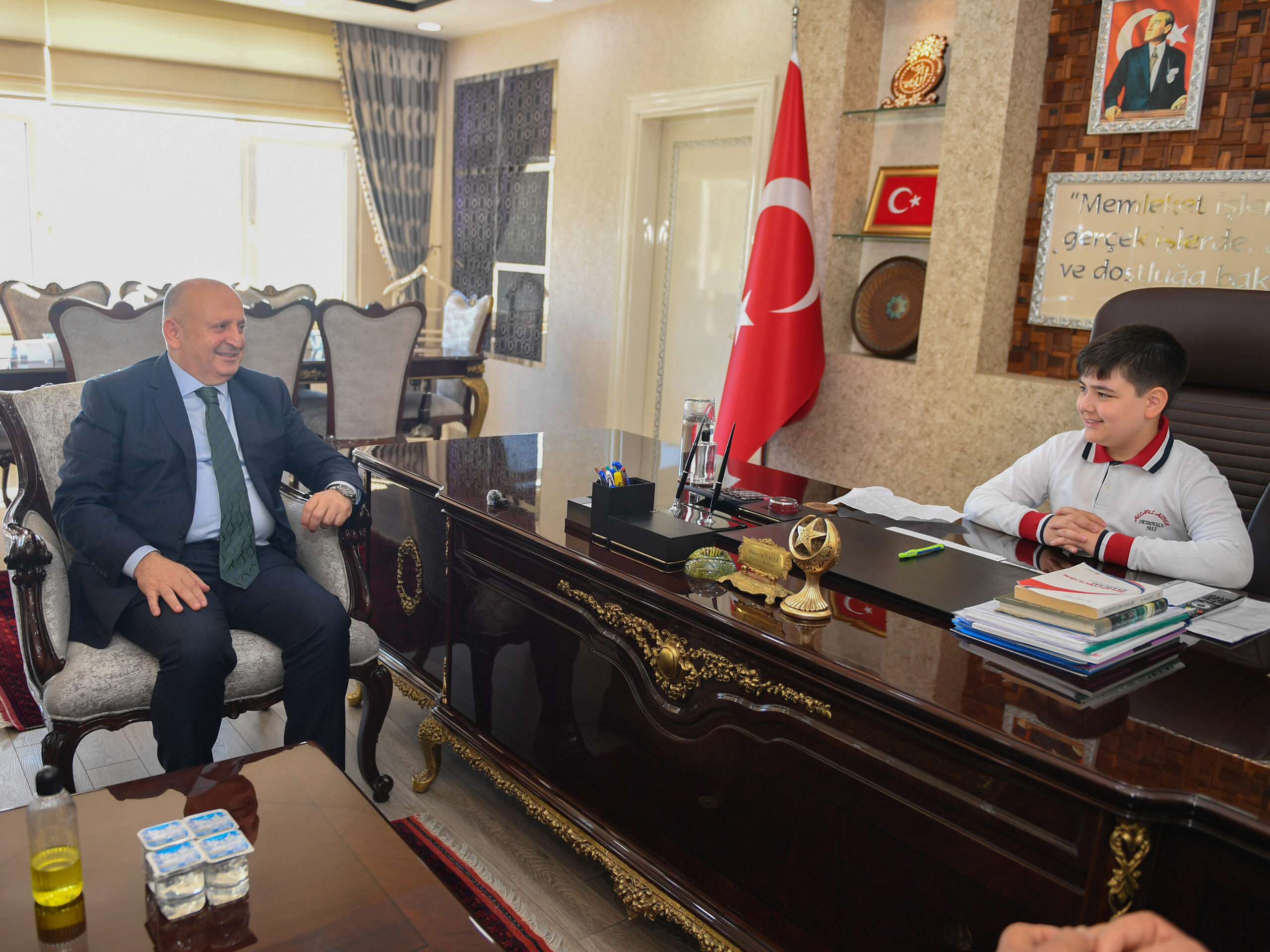 BASKAN TAVLI KOLTUGUNU GELECEGIN TEMSILCISINE DEVRETTI 2 scaled 1