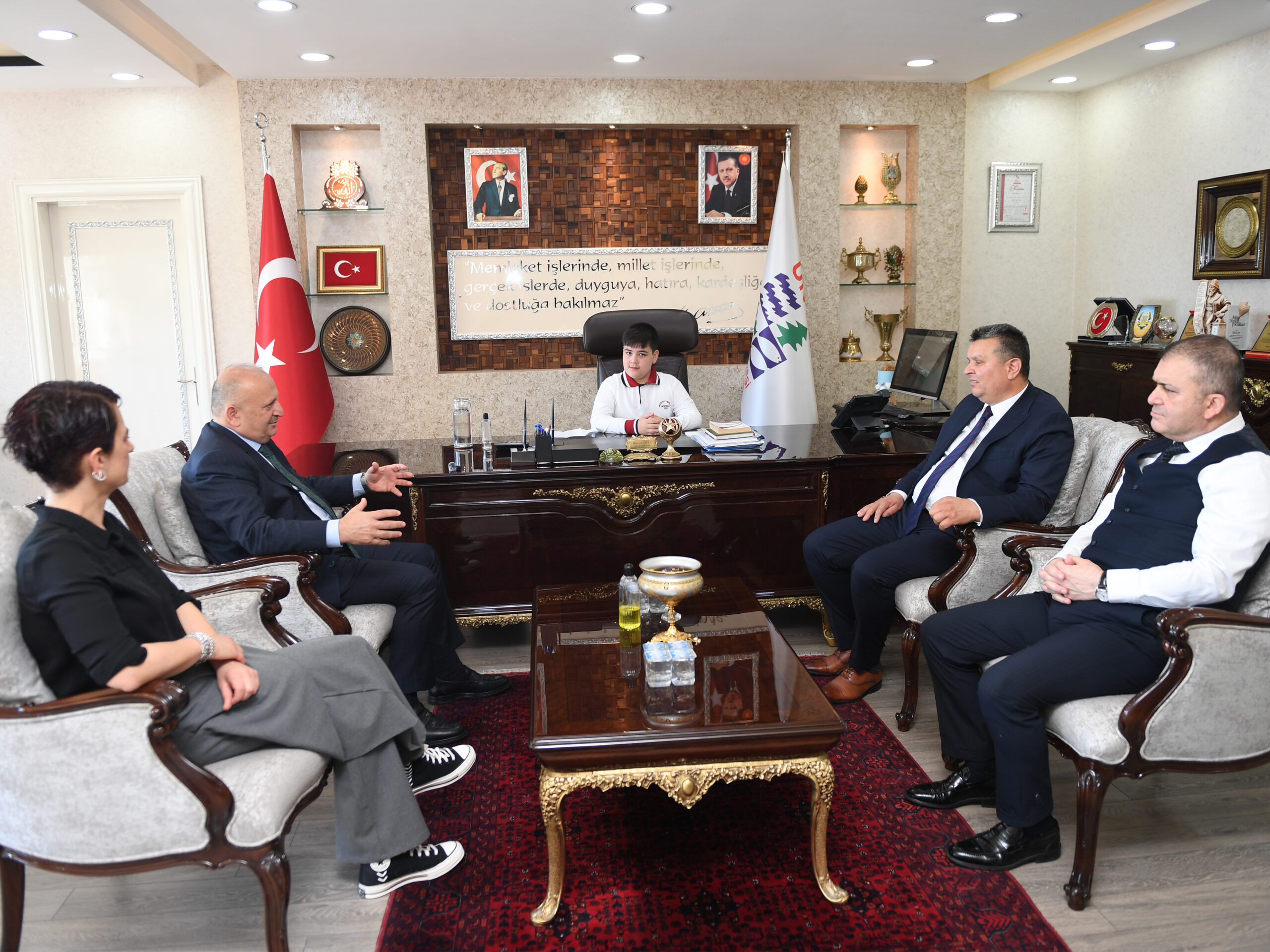 BASKAN TAVLI KOLTUGUNU GELECEGIN TEMSILCISINE DEVRETTI 3 scaled 1