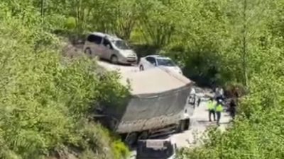 Ünye Kale mevkiinde bugün öğle saatlerinde bir trafik kazası meydana