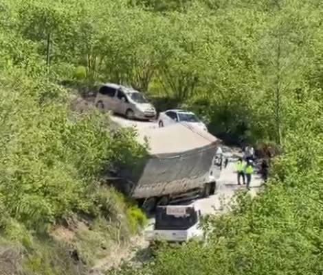 Ünye Kale mevkiinde bugün öğle saatlerinde bir trafik kazası meydana