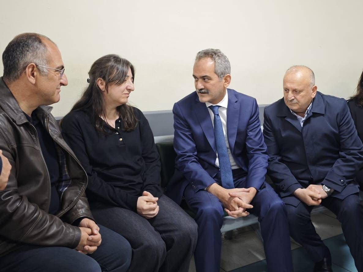 Mahmut Özer ve Hüseyin Tavlı’dan Yaralı Öğrenci Arda Er’e Hastane Ziyareti IMG 8126