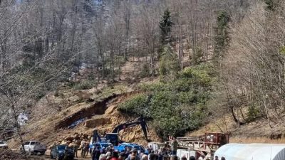 Ordu’nun Mesudiye ilçesi Topçam Mahallesi’nde, maden sahasına gitmek isteyen vatandaşlar,