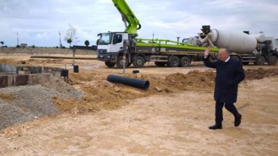 Ünye’de şehrin vizyonunu değiştirecek projeler kapsamında Atatürk Parkı’nda yürütülen çalışmalar