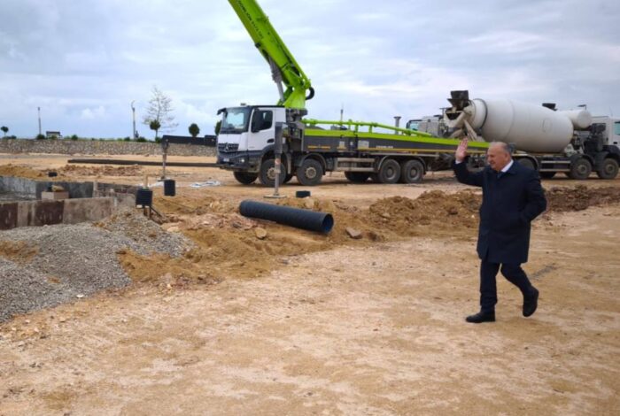 Ünye’de şehrin vizyonunu değiştirecek projeler kapsamında Atatürk Parkı’nda yürütülen çalışmalar