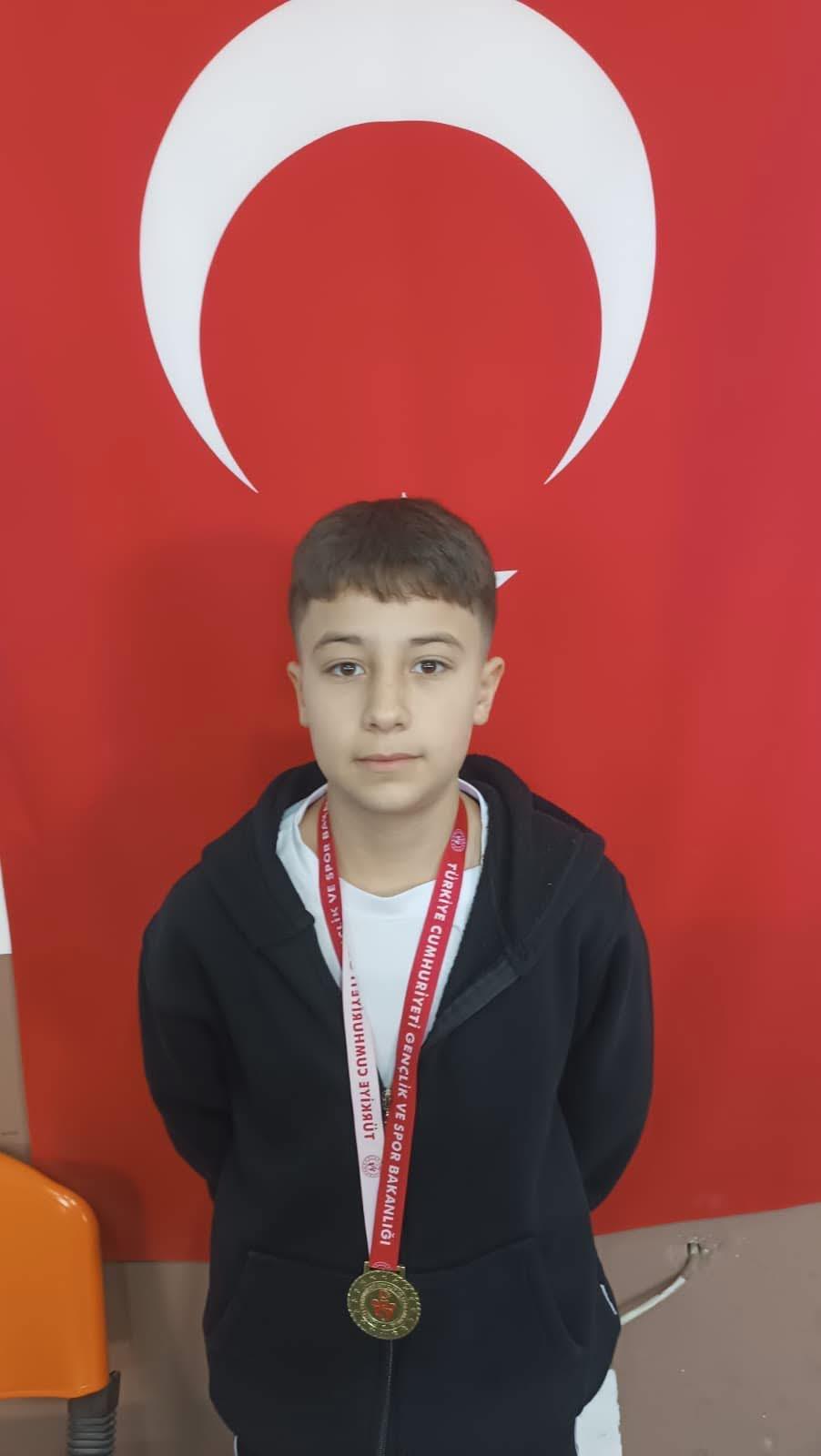 Halterde İl Birinciliği: Ünyeli Öğrenci Türkiye Şampiyonası’na Katılacak WhatsApp Image 2026 04 02 at 21.12.13