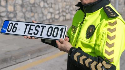 APP Plakalar Ücretsiz Değiştirilecek APP görünümlü plakalarla ilgili önemli bir