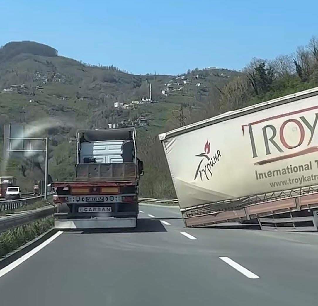 altinordu fatsa yolunda tir kazasi trafigi aksatti1