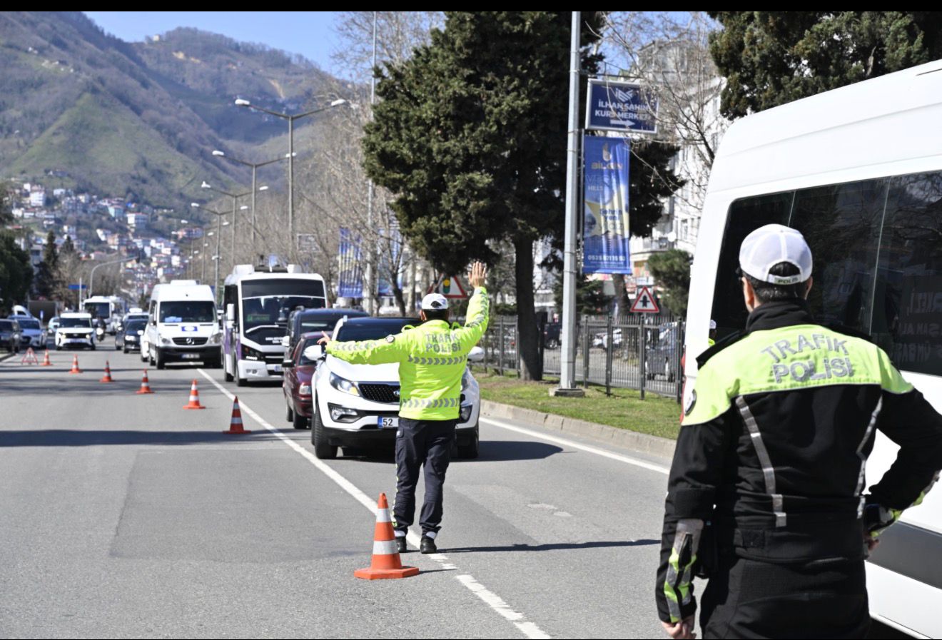 araclar trafikden men edildi