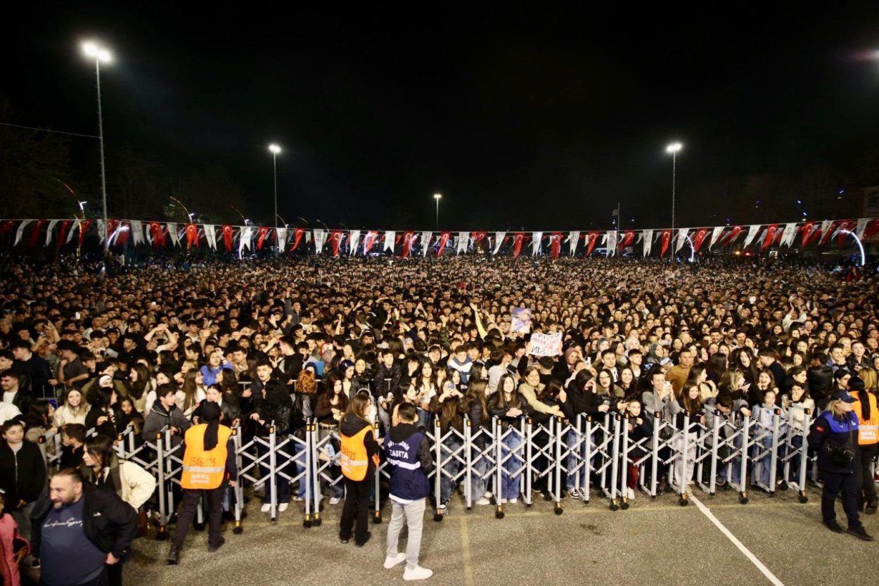 buyuksehir den muhtesem konser 6475