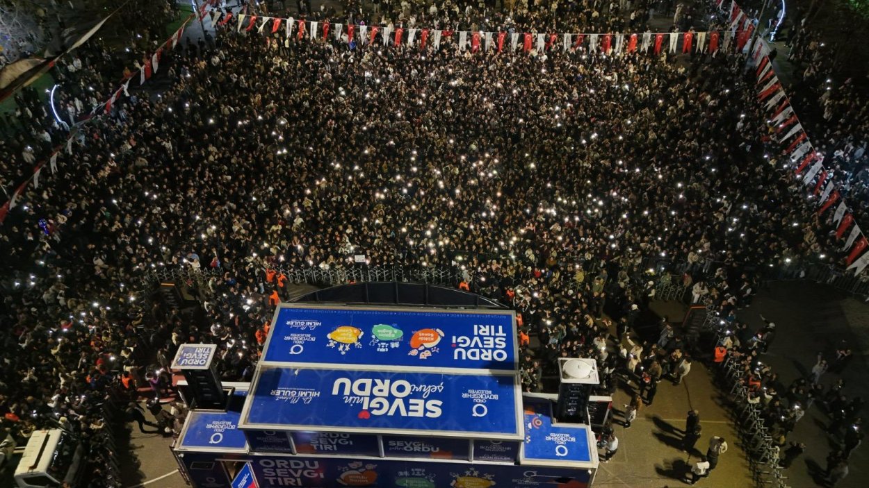 buyuksehir den muhtesem konser 8882