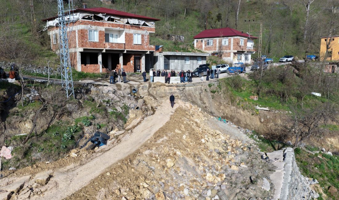 Fatih Titiz, Ordu’nun Kabataş ilçesinde ana ulaşım güzergâhını etkileyen heyelan