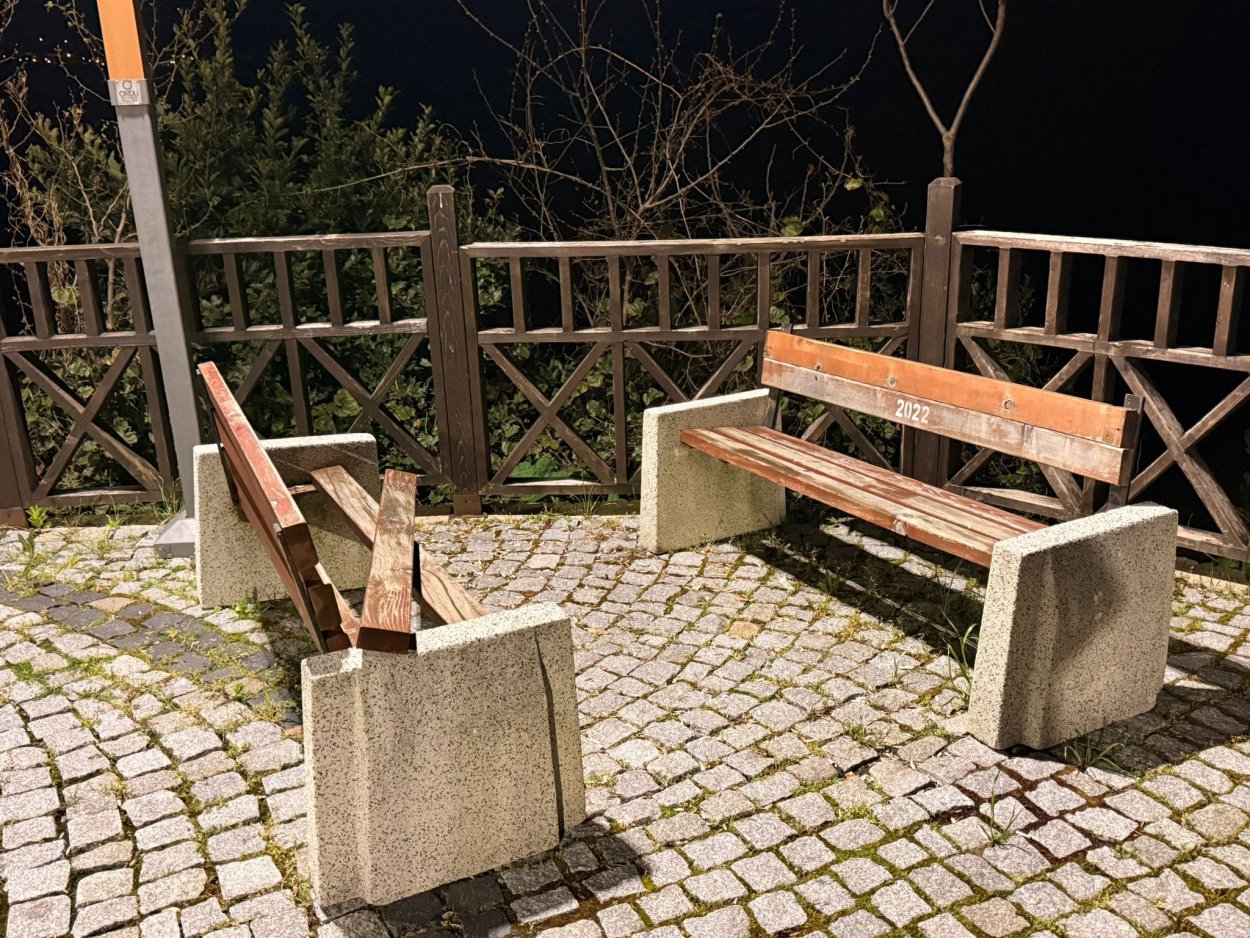 kent mobilyalarina verilen zararlar pes dedirtiyor 2192