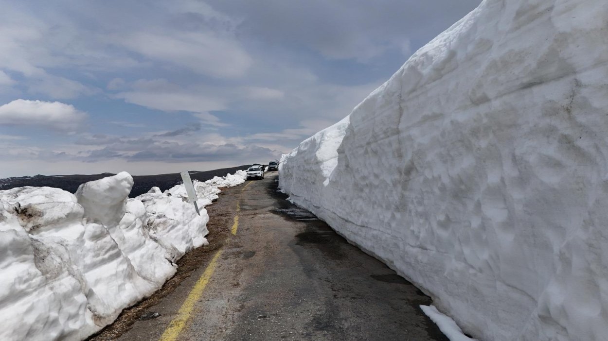 nisan ayinda 4 metrelik kar 4898