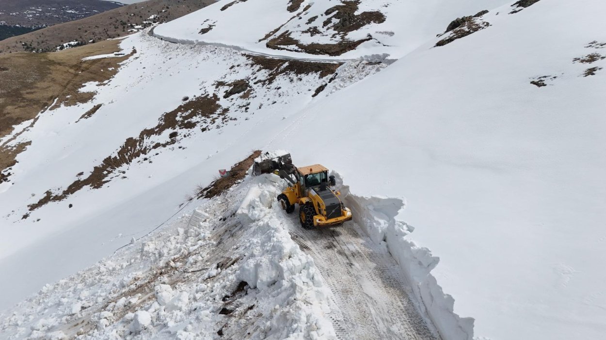 nisan ayinda 4 metrelik kar 5485