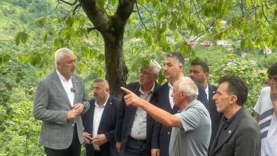 Ordu’da heyelan nedeniyle ulaşıma kapanan Fatsa-Aybastı karayolunda ekipler çalışma başlattı.