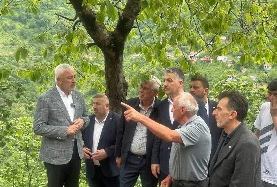 Ordu’da heyelan nedeniyle ulaşıma kapanan Fatsa-Aybastı karayolunda ekipler çalışma başlattı.