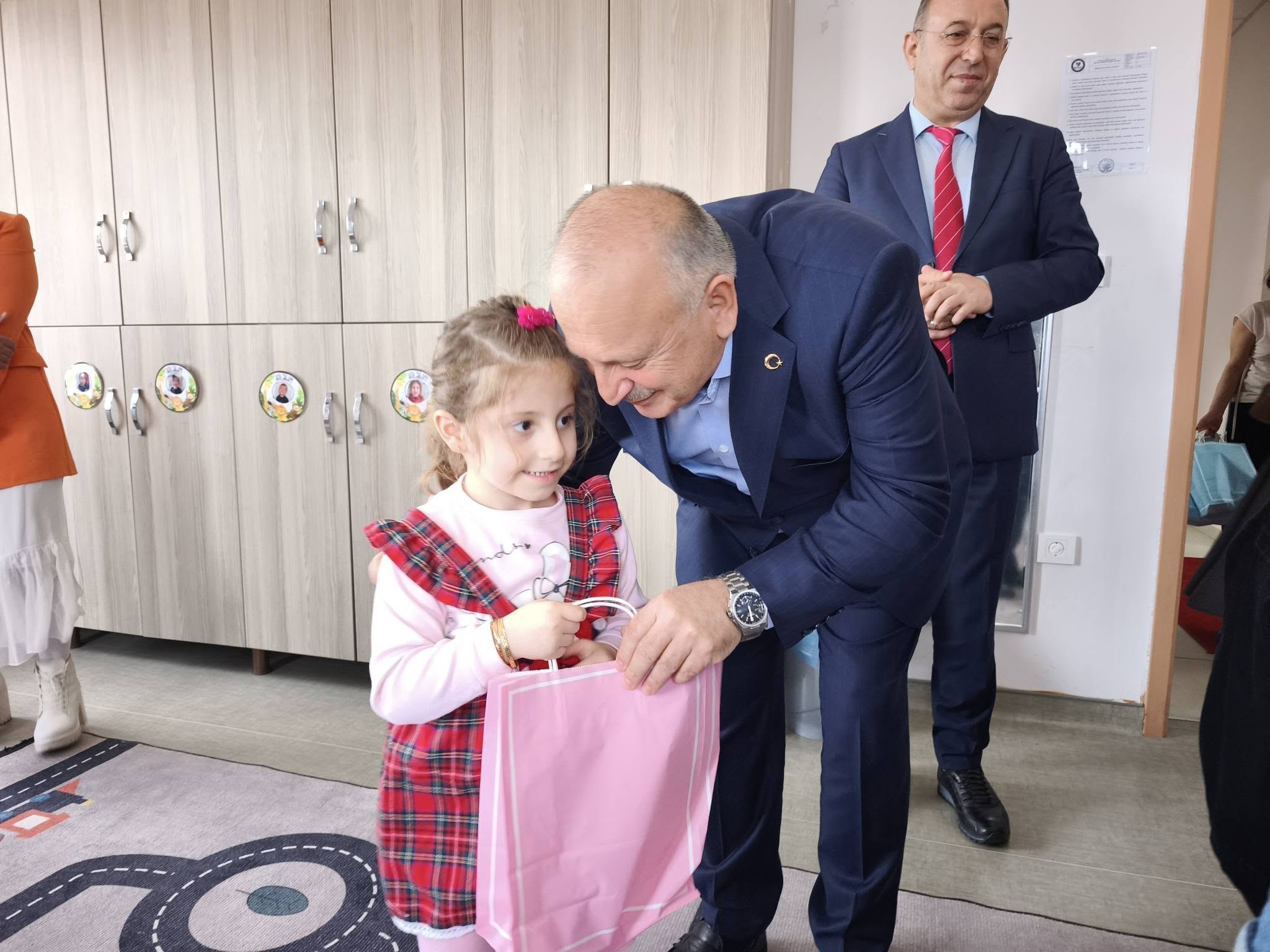 HAYIRSEVER IS INSANI BANU AKDENIZE EGITIME KATKILARINDAN DOLAYI TESEKKUR 7