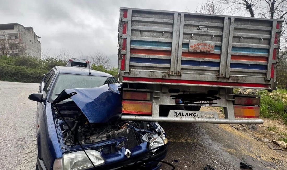 Ordu’nun Kumru ilçesi Karacalı Mahallesi Korgan Caddesi’nde bugün bir trafik
