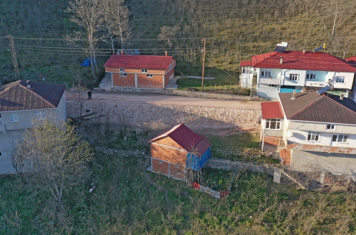 aybasti da yollara tas duvar onlemi 79