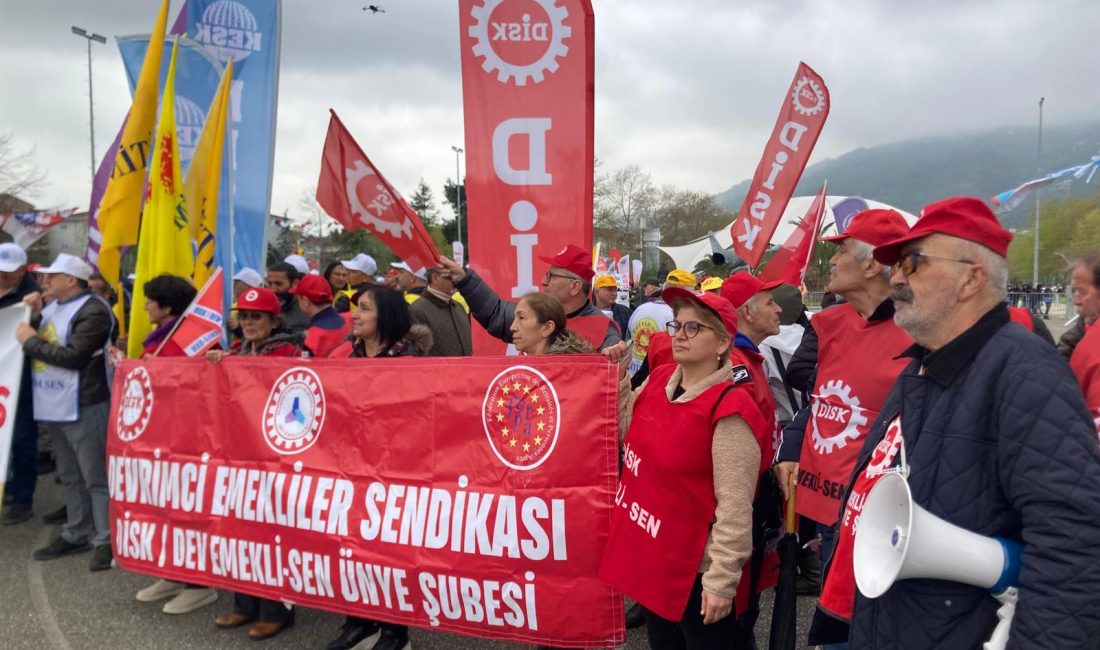 DEV Emekli-Sen tarafından yapılan açıklamada, düşük emekli maaşları ve sağlık