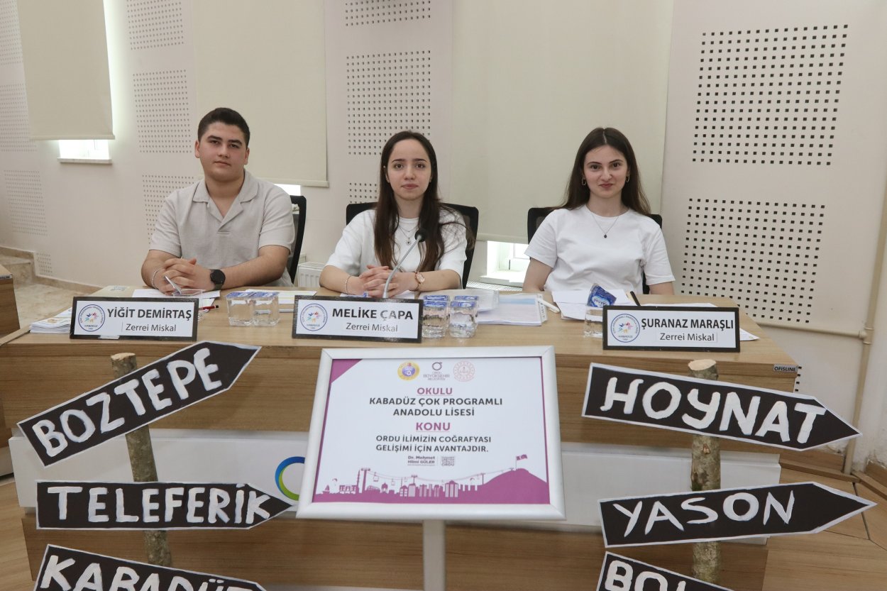 fikirlerini en iyi savunan gencler finale kaldi 3849